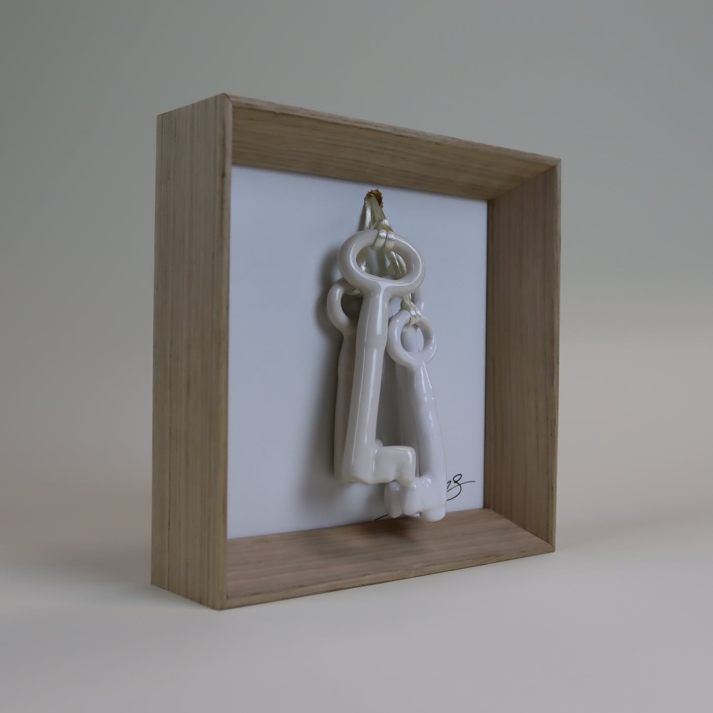 Wandbild mit handgefertigter Keramik | Schlüssel – Clean Style