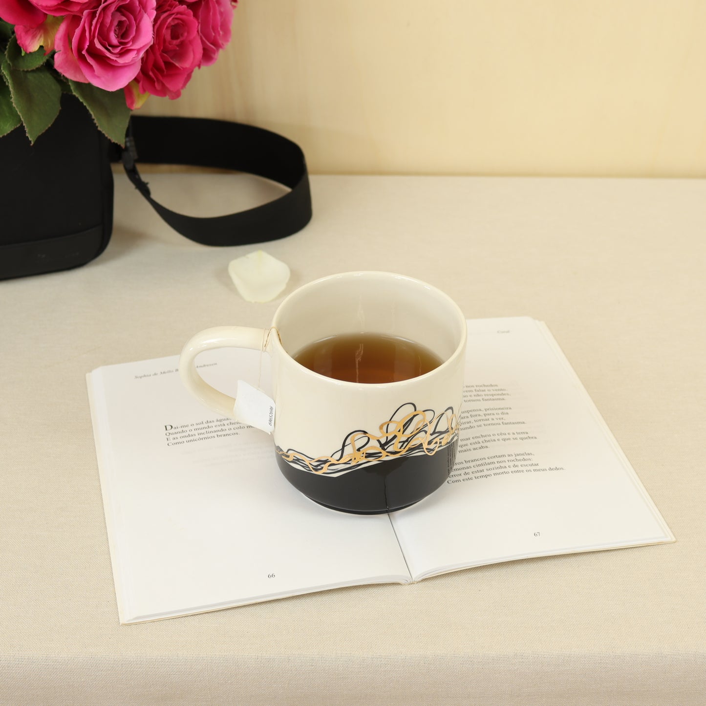 caneca abstrato preto 627