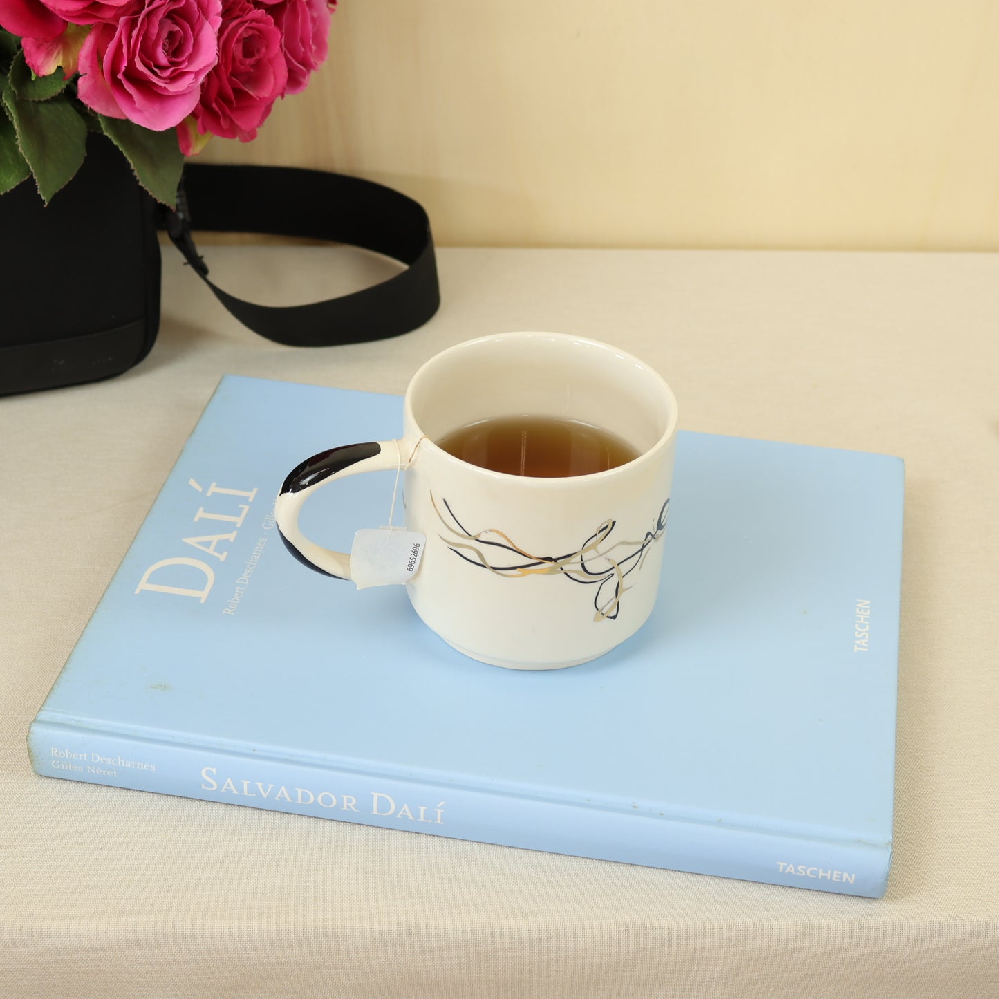 caneca abstrato preto 593