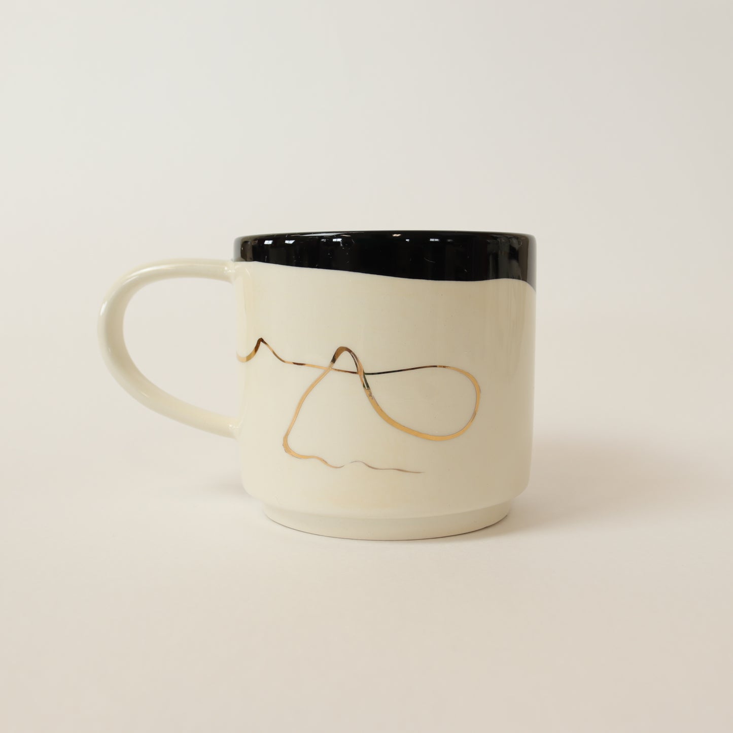 caneca abstrato preto 645