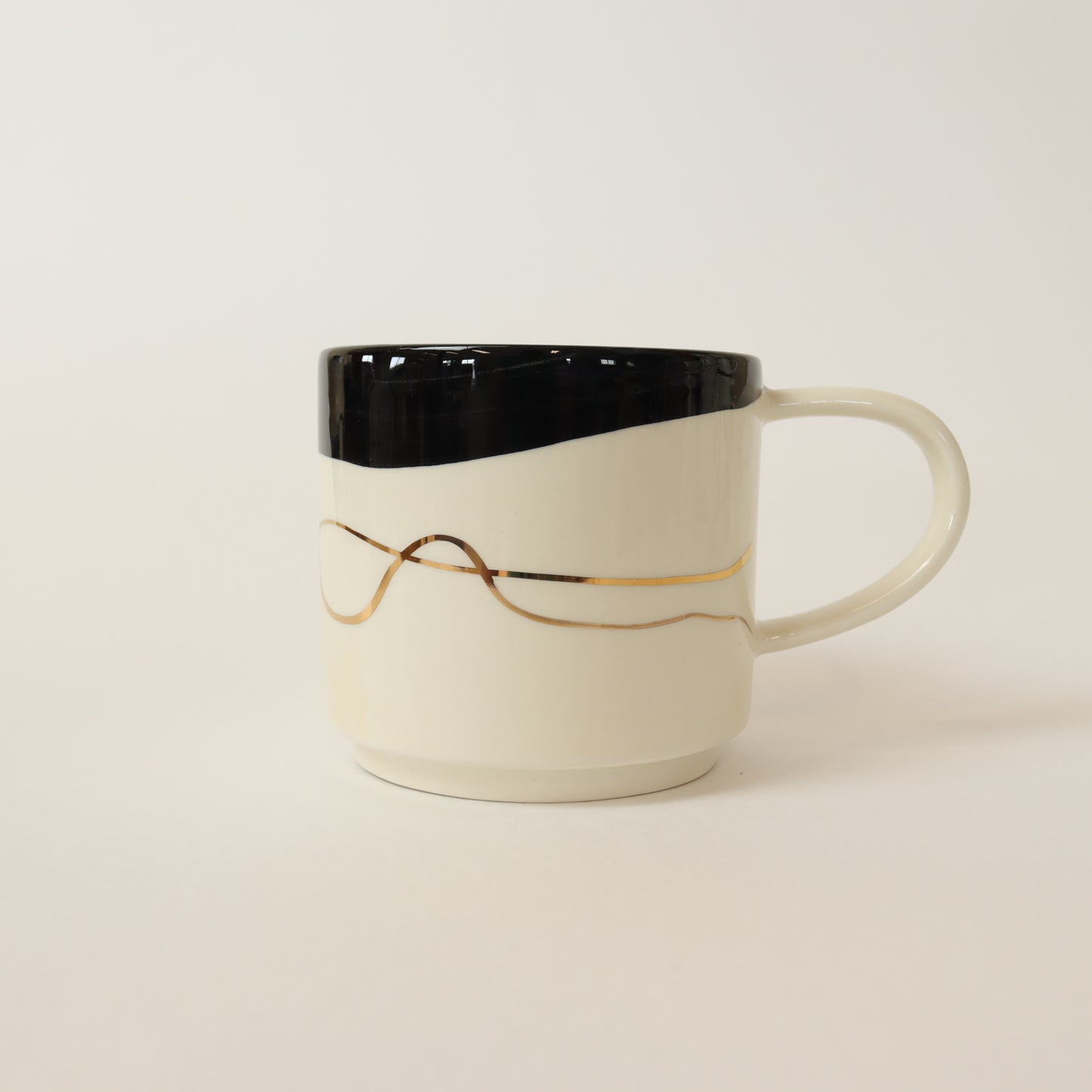 caneca abstrato preto 645