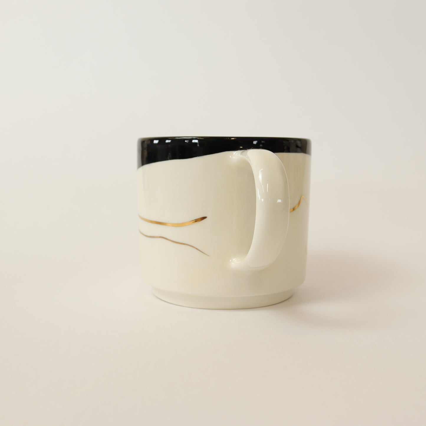 caneca abstrato preto 645