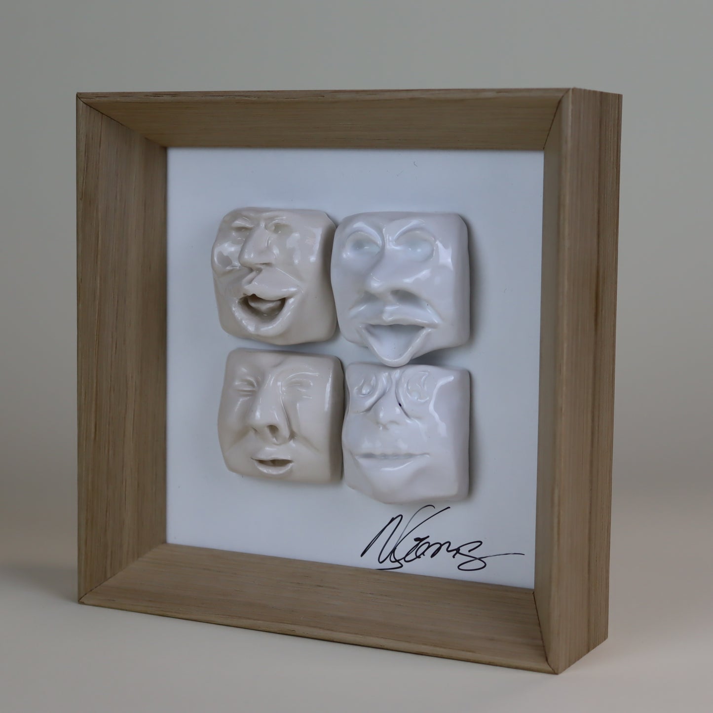 Handgefertigtes Keramikbild mit vier Gesichtern – Einzigartiges Unikat