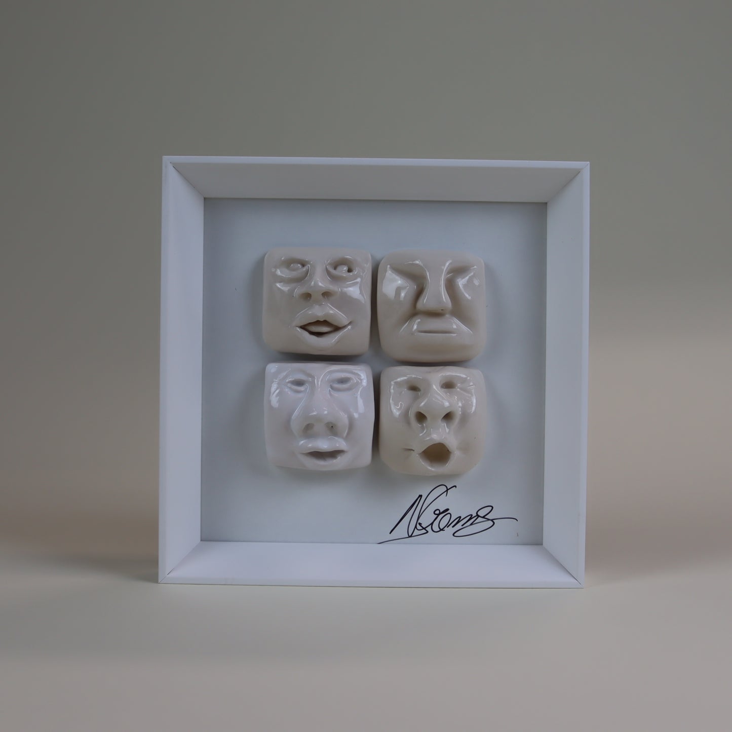 Quadro de Cerâmica Artesanal | 4 Rostos