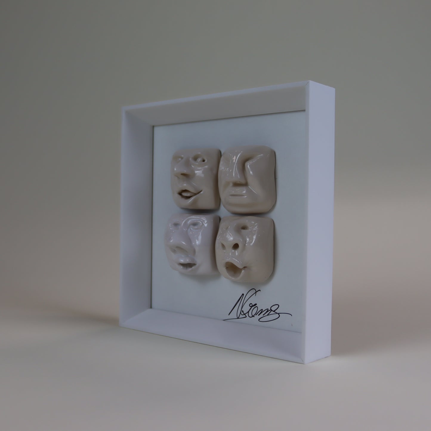 Quadro de Cerâmica Artesanal | 4 Rostos