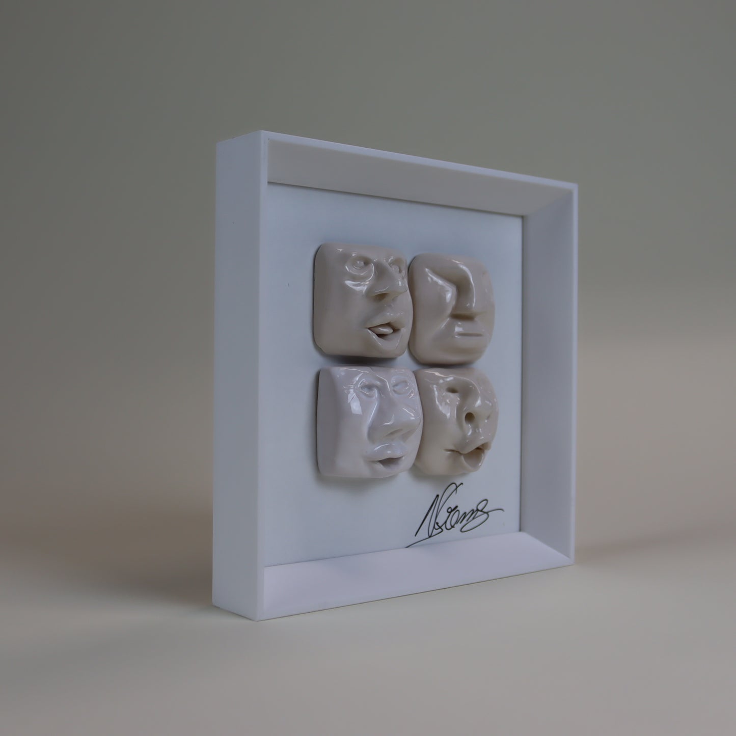 Quadro de Cerâmica Artesanal | 4 Rostos