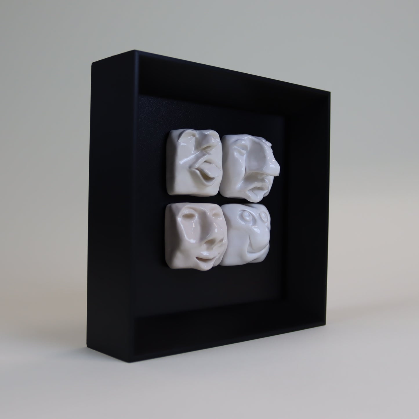 Quadro de Cerâmica Artesanal | 4 Rostos