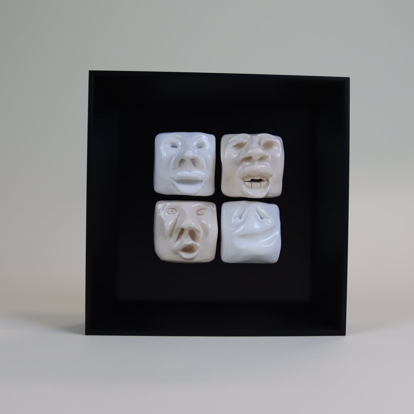 Quadro de Cerâmica Artesanal | 4 Rostos