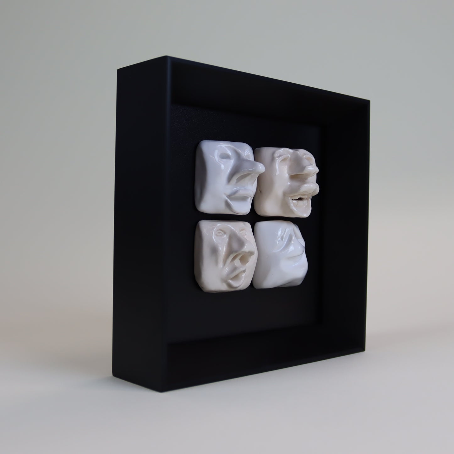 Quadro de Cerâmica Artesanal | 4 Rostos