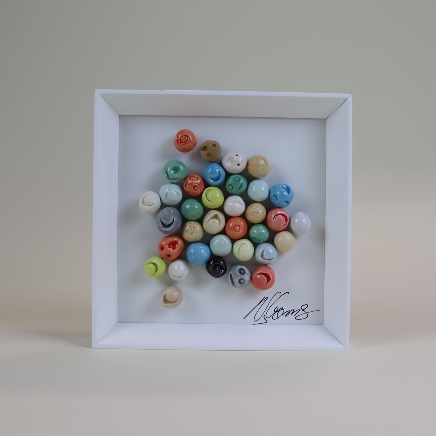 Quadro com Cerâmica Artesanal | Caritas