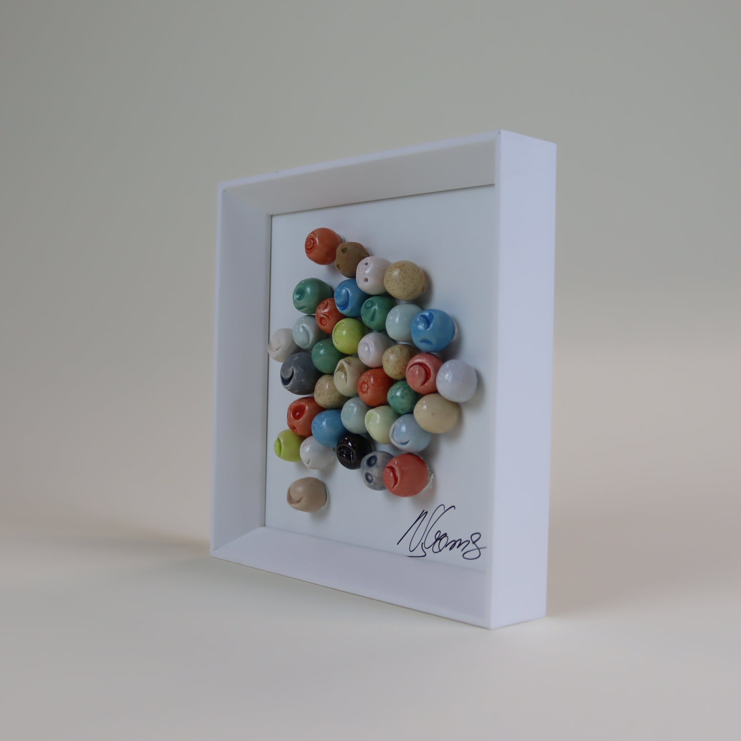 Quadro com Cerâmica Artesanal | Caritas