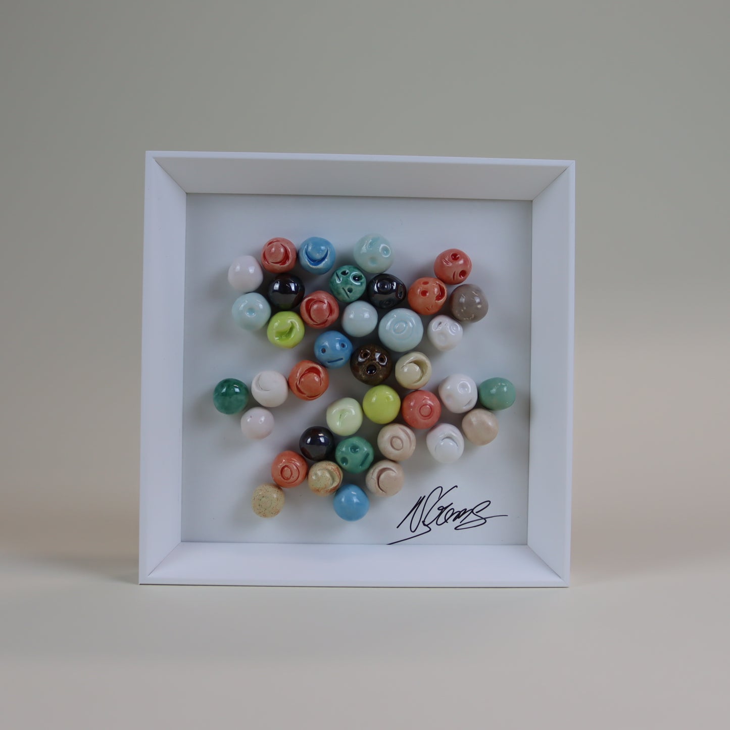 Quadro com Cerâmica Artesanal | Caritas