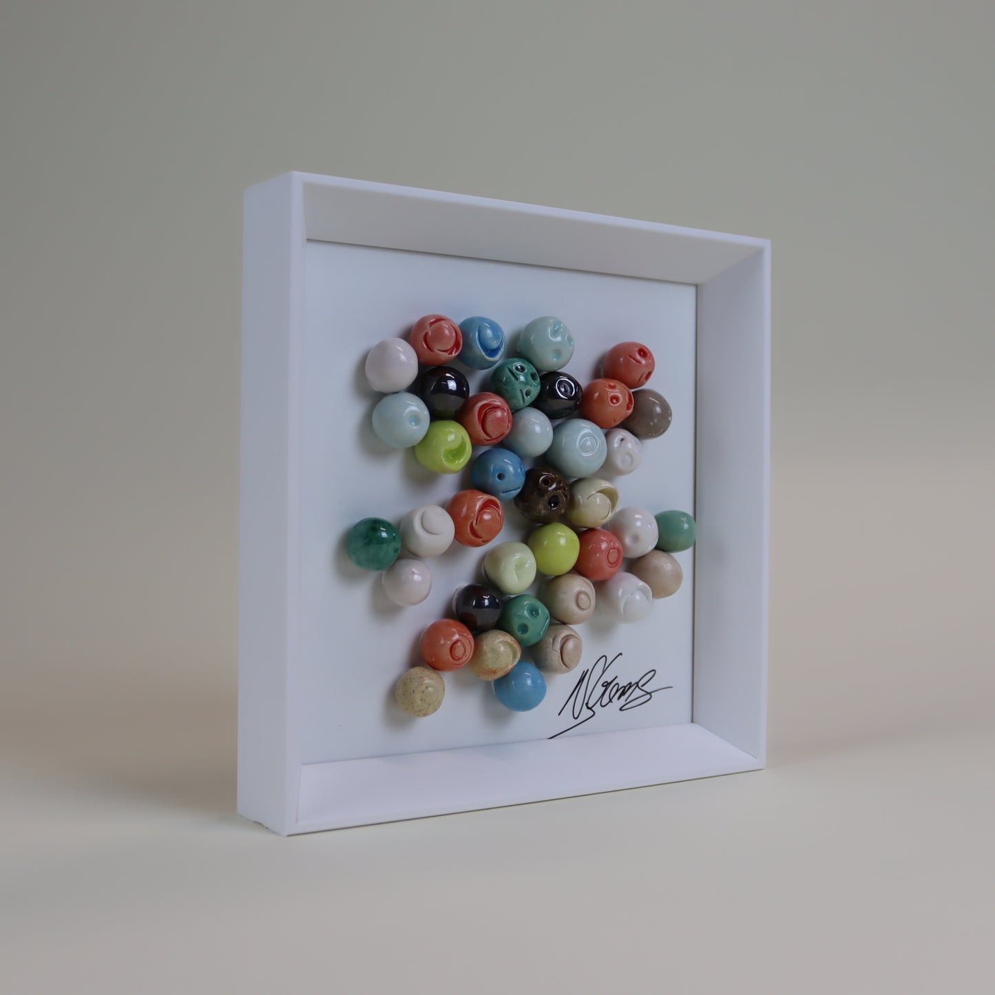 Quadro com Cerâmica Artesanal | Caritas