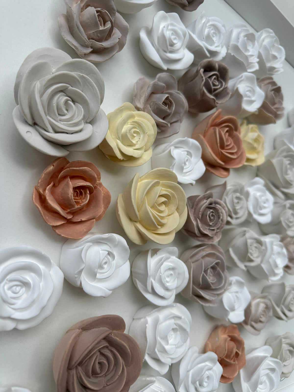 Quadro com Rosas em Gesso 50 × 50 cm - Ref. 49105